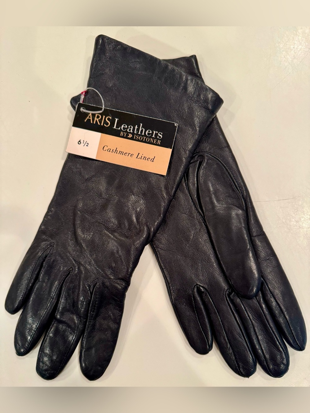 Women’s Isotoner ARIS Leathers Cashmere Lined Black Leather Gloves - NWT